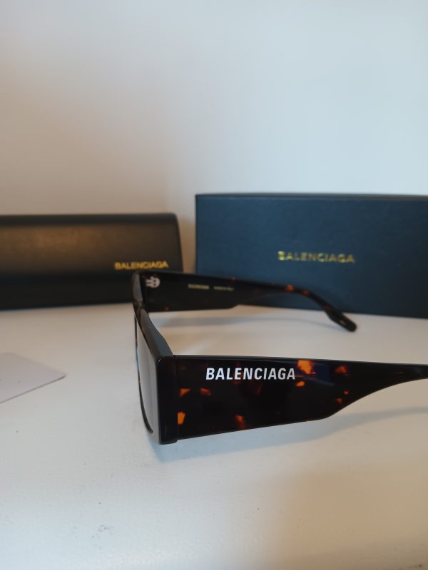 Bg. - Image 2