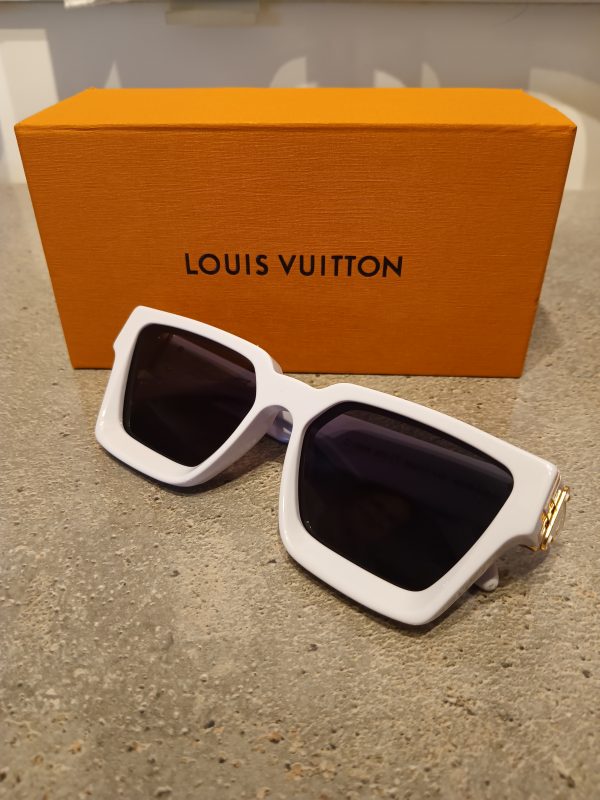 Lv. - Image 2